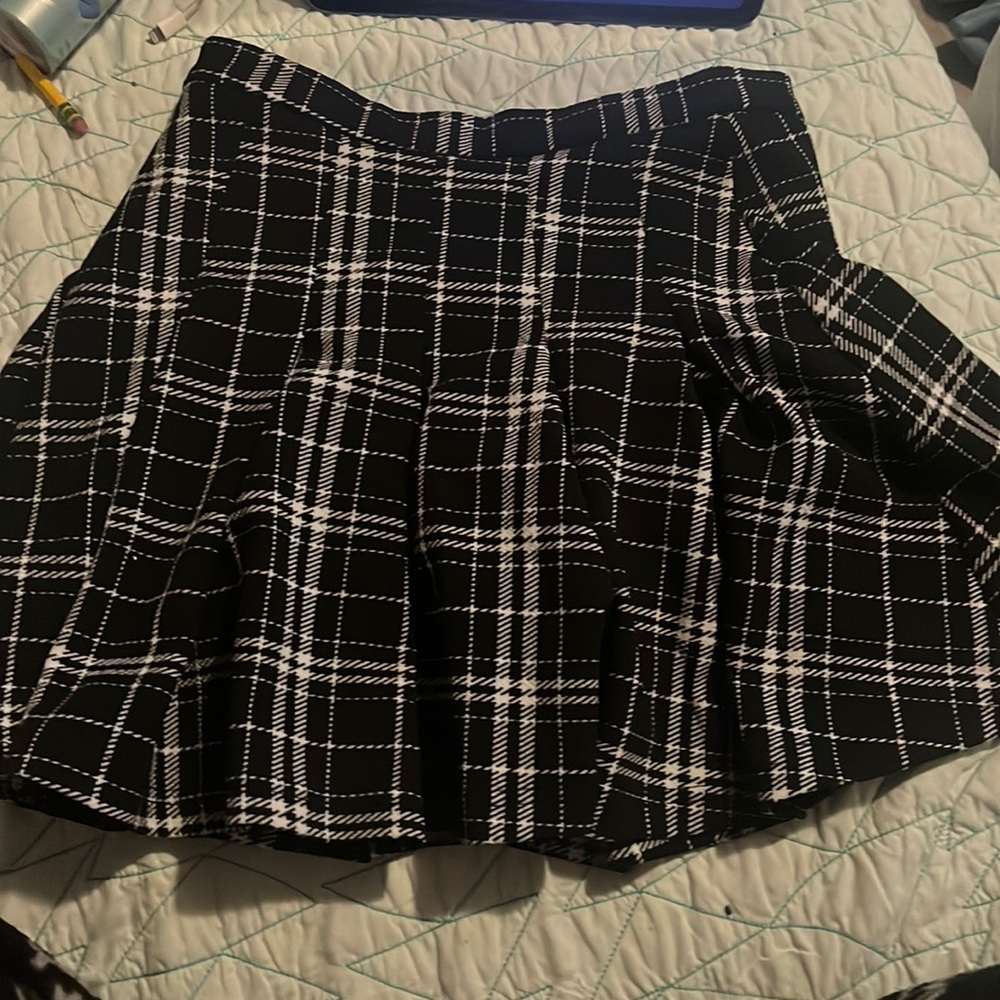Skirt from SHEIN was a little to long for my liking but it’s a nice skirt!